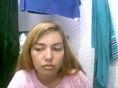 VittoriaTaylor online show from February 16, 9:00 pm