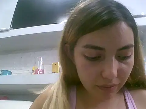 VittoriaTaylor online show from March 25, 4:07 am