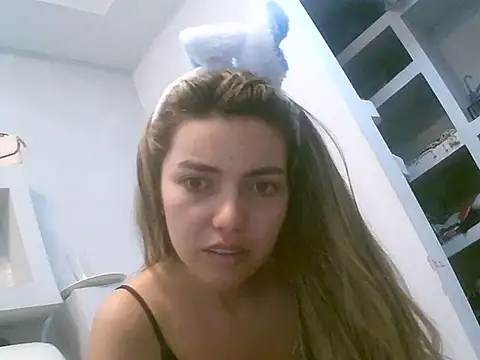 VittoriaTaylor online show from April 3, 1:03 am