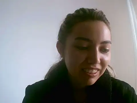 VittoriaTaylor online show from April 4, 8:50 pm