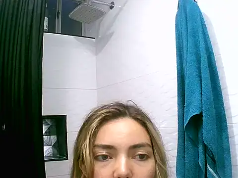 VittoriaTaylor online show from April 11, 11:20 pm