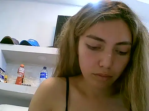 VittoriaTaylor online show from April 18, 8:20 pm