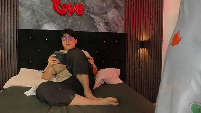 vanilla hot online show from February 18, 1:22 pm