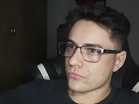 Dyllan   online show from October 14, 1:50 am