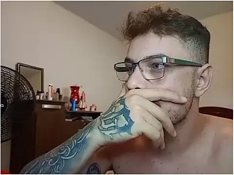 Dyllan   online show from April 10, 6:56 pm