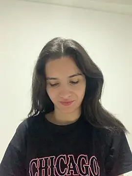 Bella still online show from September 14, 1:21 pm