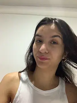 Bella still online show from November 7, 1:22 pm