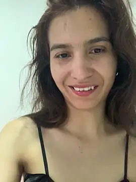 Bella still online show from December 20, 1:29 pm