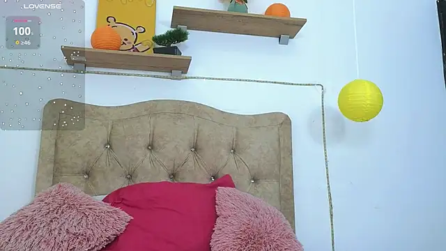 Snapshot of SERAFINA_ chatting on February 20, 11:31 am SERAFINA online show from February 20, 11:31 am