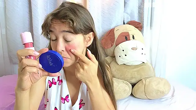 Snapshot of SERAFINA_ chatting on October 9, 1:20 pm SERAFINA online show from October 9, 1:20 pm
