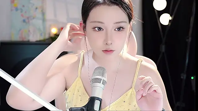 Snapshot of Dou-Dou-er chatting on September 10, 2:55 am Dou-Dou-er online show from September 10, 2:55 am