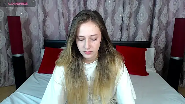 Snapshot of blondyriss chatting on January 30, 6:46 am blondyriss online show from January 30, 6:46 am