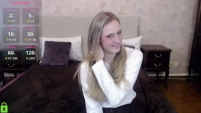 Snapshot of blondyriss chatting on March 4, 2:42 pm blondyriss online show from March 4, 2:42 pm