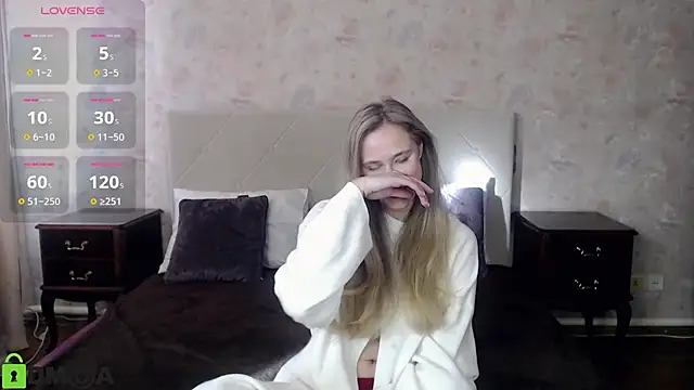 Snapshot of blondyriss chatting on March 5, 2:01 pm blondyriss online show from March 5, 2:01 pm