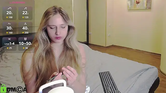 Snapshot of blondyriss chatting on September 15, 5:24 pm blondyriss online show from September 15, 5:24 pm