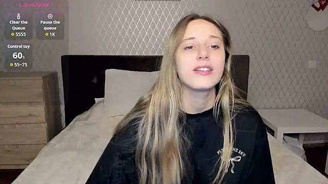 Snapshot of blondyriss chatting on October 8, 6:27 pm blondyriss online show from October 8, 6:27 pm