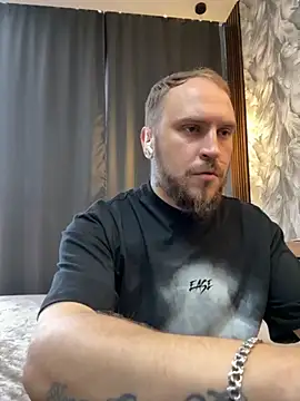 Snapshot of _XxX-XxX_ chatting on September 11, 9:42 am XxX-XxX online show from September 11, 9:42 am