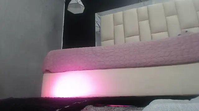 Auroraa miller online show from January 15, 1:20 pm