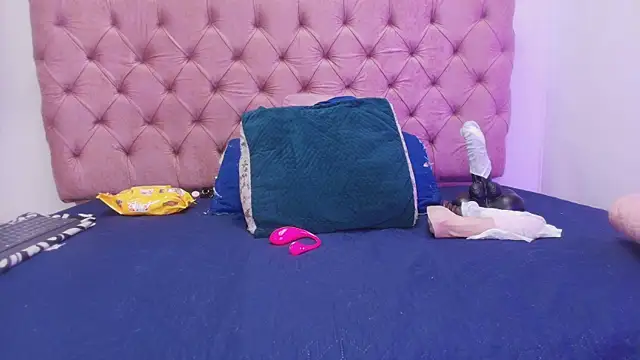 Auroraa miller online show from September 9, 11:54 am