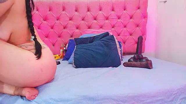 Auroraa miller online show from September 14, 11:53 am