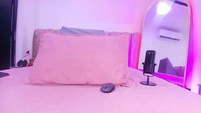 Auroraa miller online show from December 2, 11:59 am