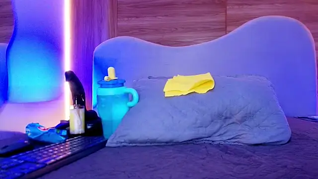 Auroraa miller online show from June 5, 3:13 am