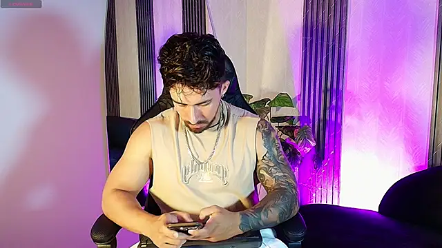 Snapshot of Brad_Summer chatting on June 20, 5:49 pm Brad Summer online show from June 20, 5:49 pm