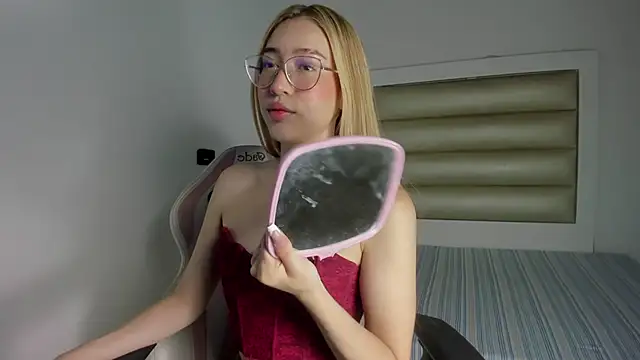 Snapshot of Princess_tokyo chatting on December 13, 7:53 pm Princess tokyo online show from December 13, 7:53 pm