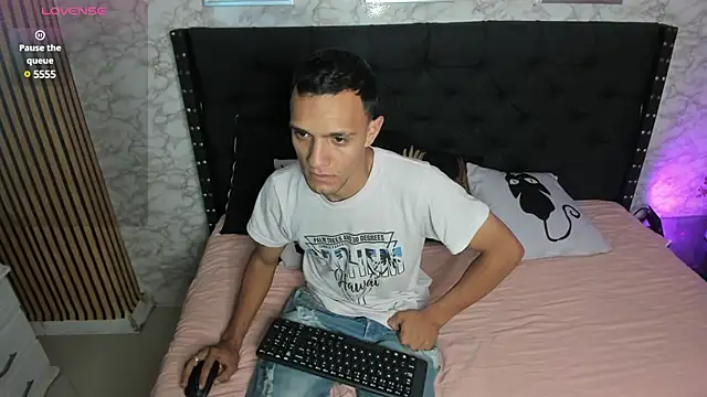 Snapshot of stefany_pablo1 chatting on February 4, 12:22 pm stefany pablo1 online show from February 4, 12:22 pm