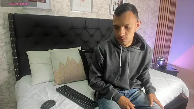 Snapshot of stefany_pablo1 chatting on March 3, 1:09 pm stefany pablo1 online show from March 3, 1:09 pm