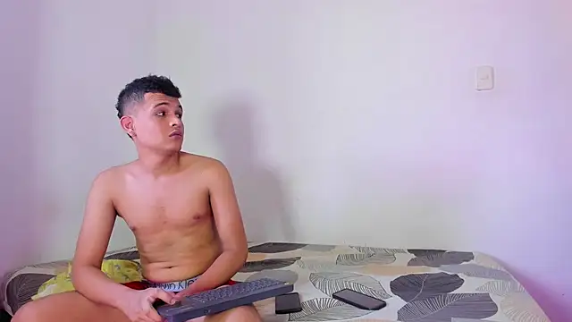 CoupleTwink12 online show from April 3, 8:40 pm