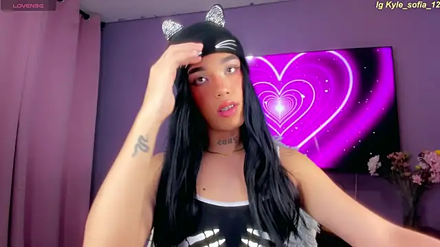 Snapshot of kylesofia chatting on January 16, 8:33 am kylesofia online show from January 16, 8:33 am