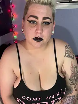 Snapshot of MistressMizfit chatting on January 19, 6:21 pm MistressMizfit online show from January 19, 6:21 pm
