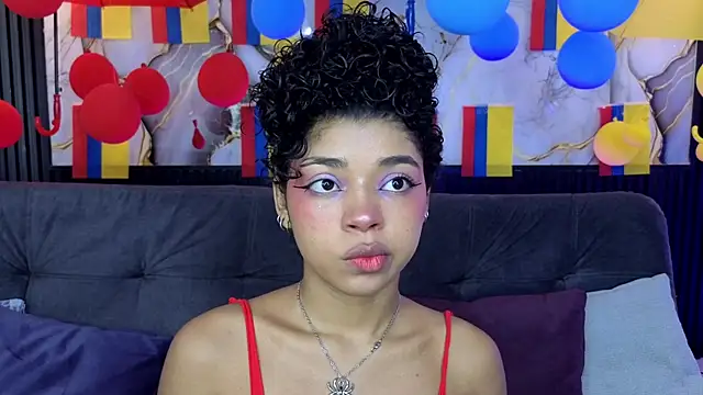 Snapshot of lucie_petite chatting on July 5, 6:26 pm lucie petite online show from July 5, 6:26 pm