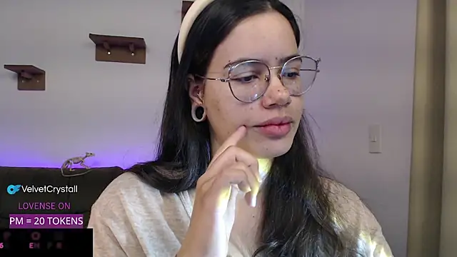 crystalll room online show from October 26, 7:36 am