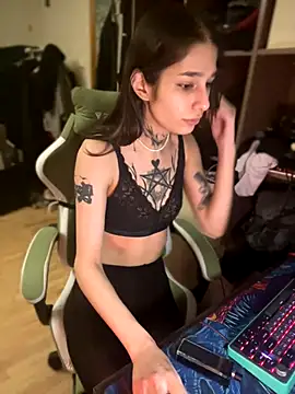 mollyEXD online show from December 15, 10:14 pm