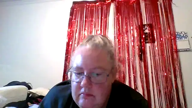 Snapshot of k1w1bbw chatting on February 3, 6:56 am k1w1bbw online show from February 3, 6:56 am