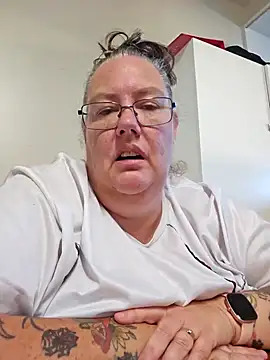 Snapshot of k1w1bbw chatting on February 8, 6:33 am k1w1bbw online show from February 8, 6:33 am