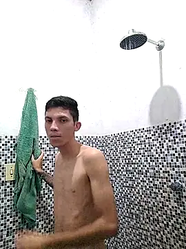 Snapshot of welitonzz28 chatting on February 22, 9:35 pm welitonzz28 online show from February 22, 9:35 pm