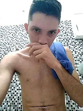 Snapshot of welitonzz28 chatting on May 12, 9:39 am welitonzz28 online show from May 12, 9:39 am