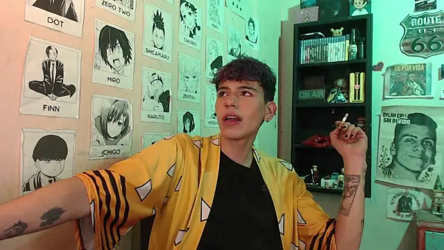 Snapshot of Mickey_Magic chatting on February 19, 2:23 am Mickey Magic online show from February 19, 2:23 am