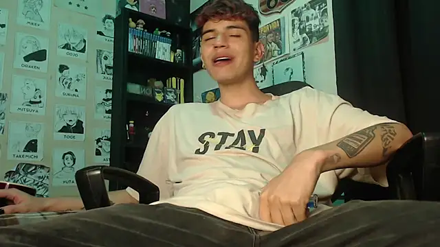 Snapshot of Mickey_Magic chatting on March 19, 10:55 am Mickey Magic online show from March 19, 10:55 am