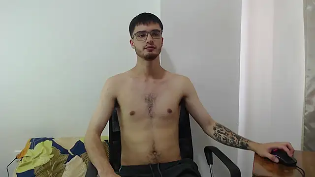Snapshot of Aleex_Miller chatting on October 1, 8:37 pm Aleex Miller online show from October 1, 8:37 pm