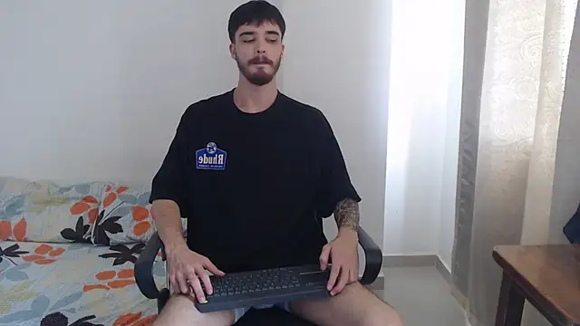 Aleex Miller online show from December 2, 2:34 pm