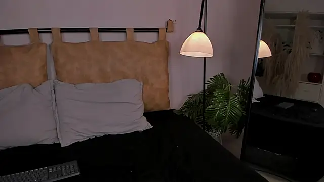 Snapshot of hannah_brady chatting on September 23, 9:40 pm hannah brady online show from September 23, 9:40 pm