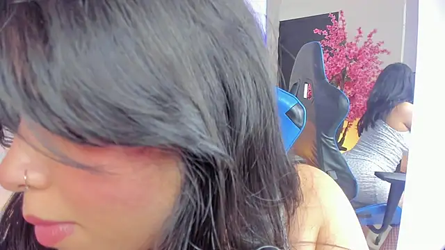 Snapshot of adarna13_ chatting on October 6, 7:22 pm adarna13 online show from October 6, 7:22 pm