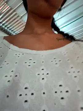 Snapshot of Zoe_Sweett18 chatting on November 6, 12:28 pm Zoe Sweett18 online show from November 6, 12:28 pm