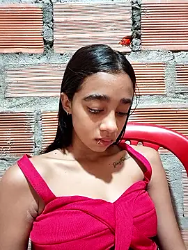 Snapshot of Zoe_Sweett18 chatting on November 13, 12:26 pm Zoe Sweett18 online show from November 13, 12:26 pm