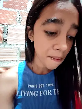 Snapshot of Zoe_Sweett18 chatting on November 19, 12:27 pm Zoe Sweett18 online show from November 19, 12:27 pm