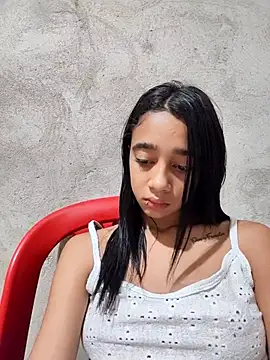 Snapshot of Zoe_Sweett18 chatting on December 16, 12:10 pm Zoe Sweett18 online show from December 16, 12:10 pm